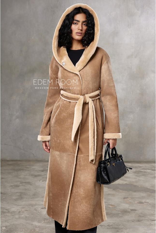 двухсторонняя - дублёнка с капюшоном