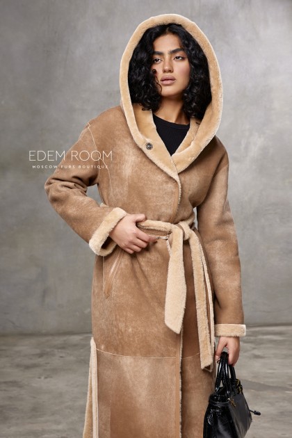 двухсторонняя - дублёнка с капюшоном