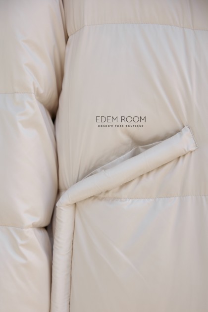 белое пуховое пальто с мехом