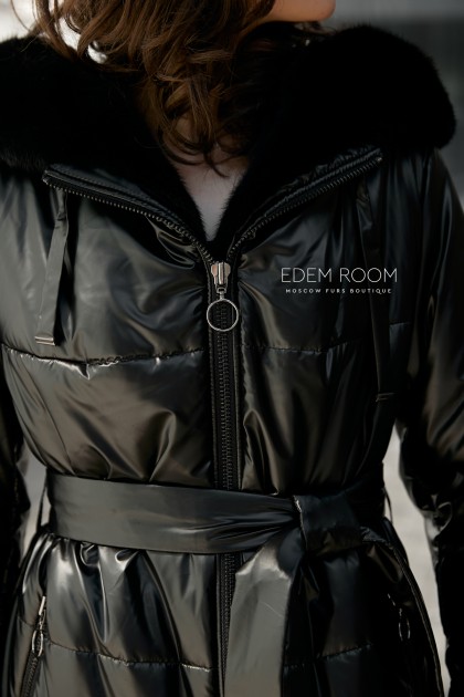 женское пальто с меховым капюшоном