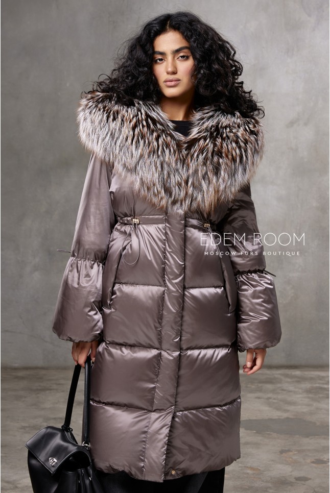 женское пуховое пальто с меховым капюшоном