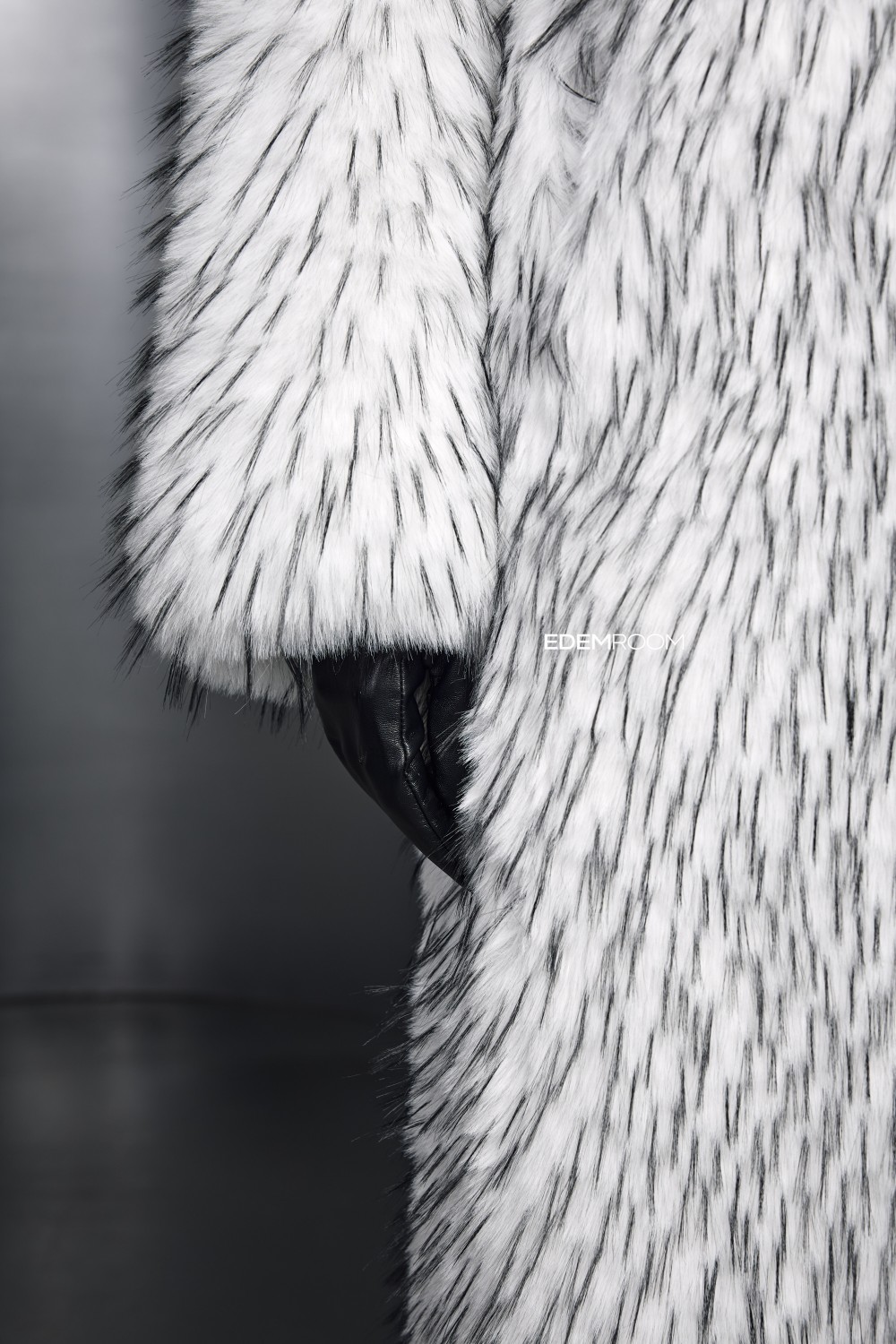 длинная шуба из эко - енота 