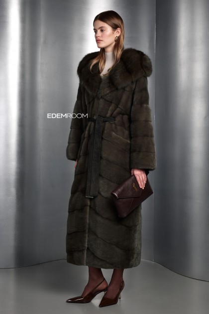 длинная норковая шуба с капюшоном из куницы