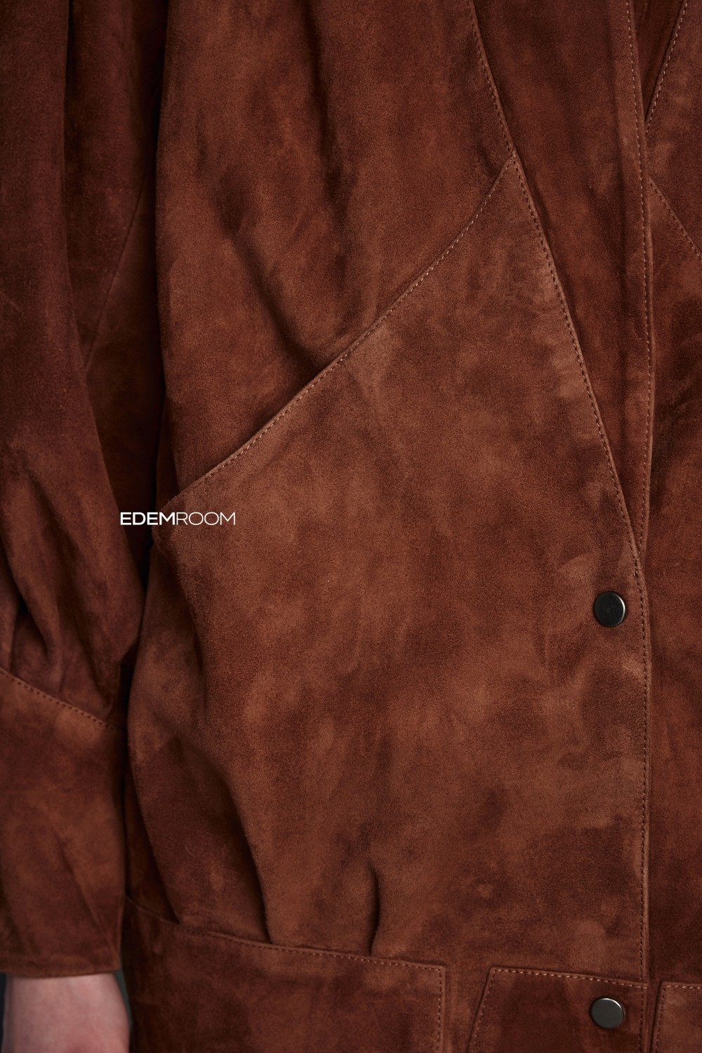 Замшевая куртка на кнопках