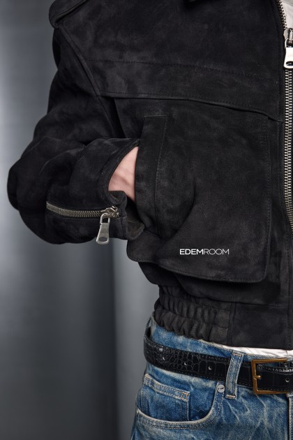 короткая замшевая куртка на резинке