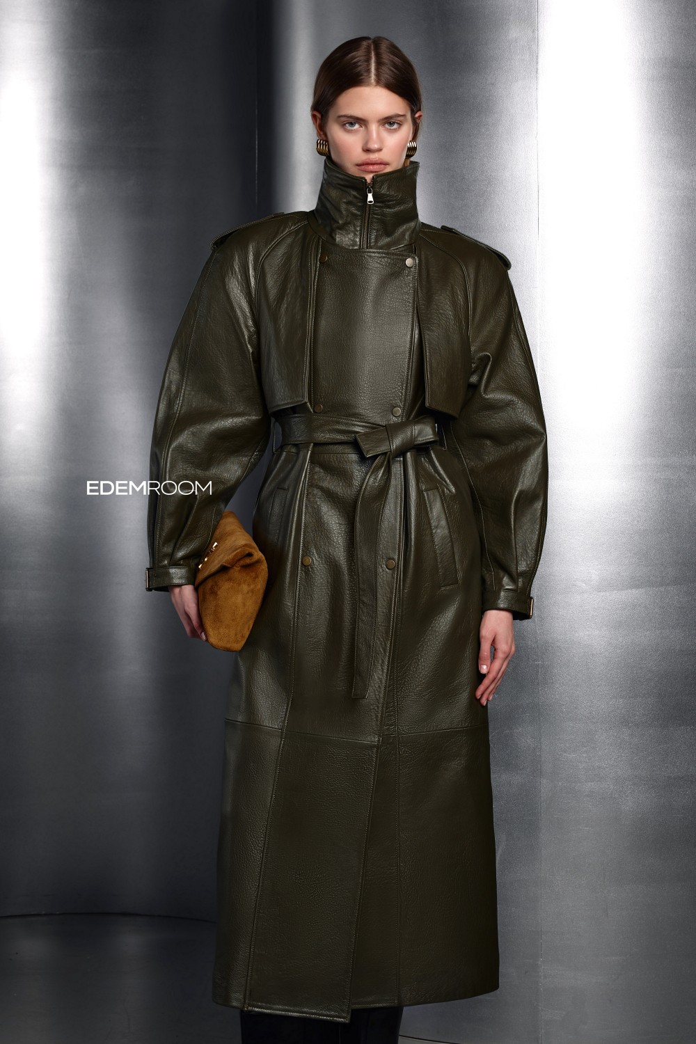 демисезонный кожаный плащ