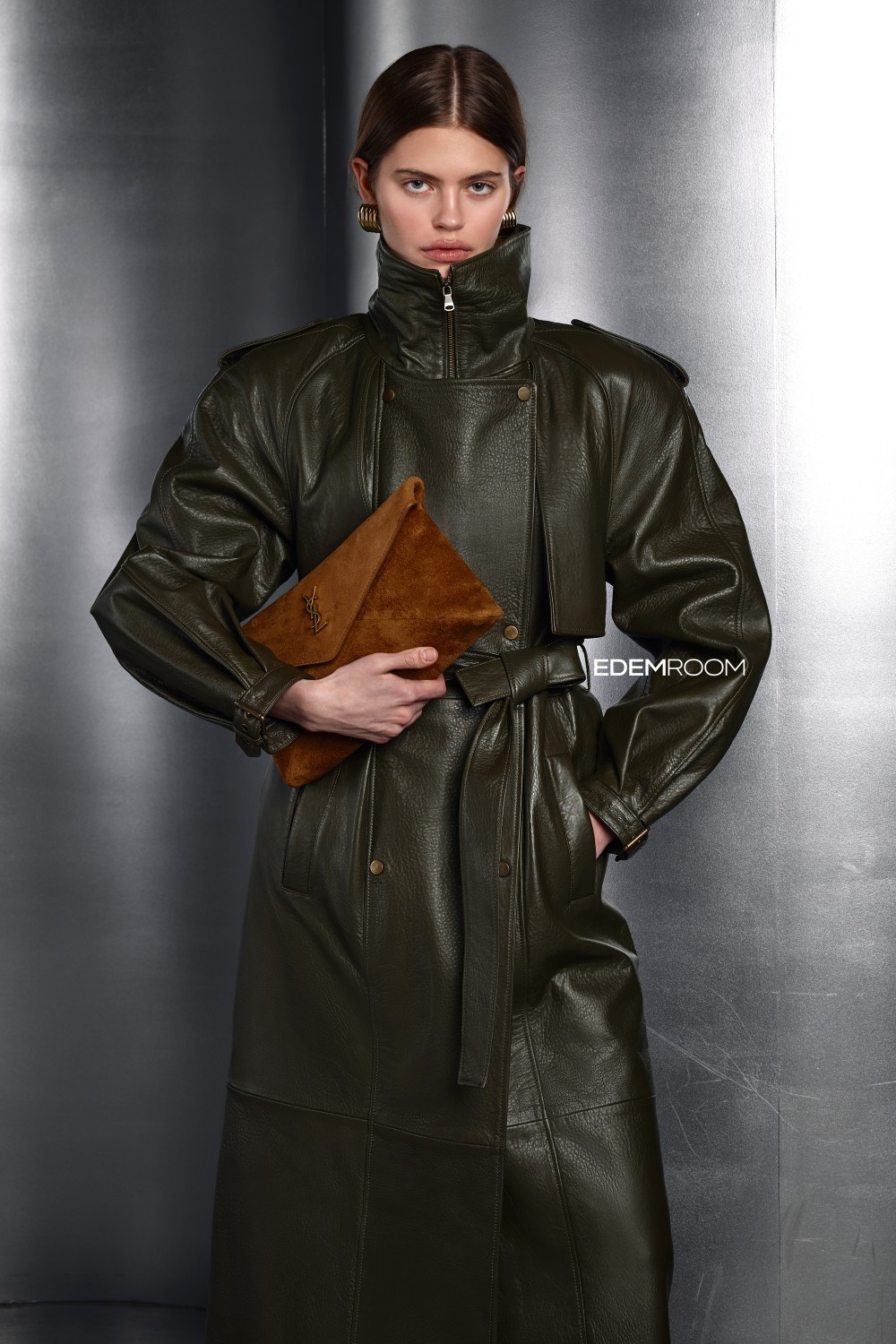 демисезонный кожаный плащ