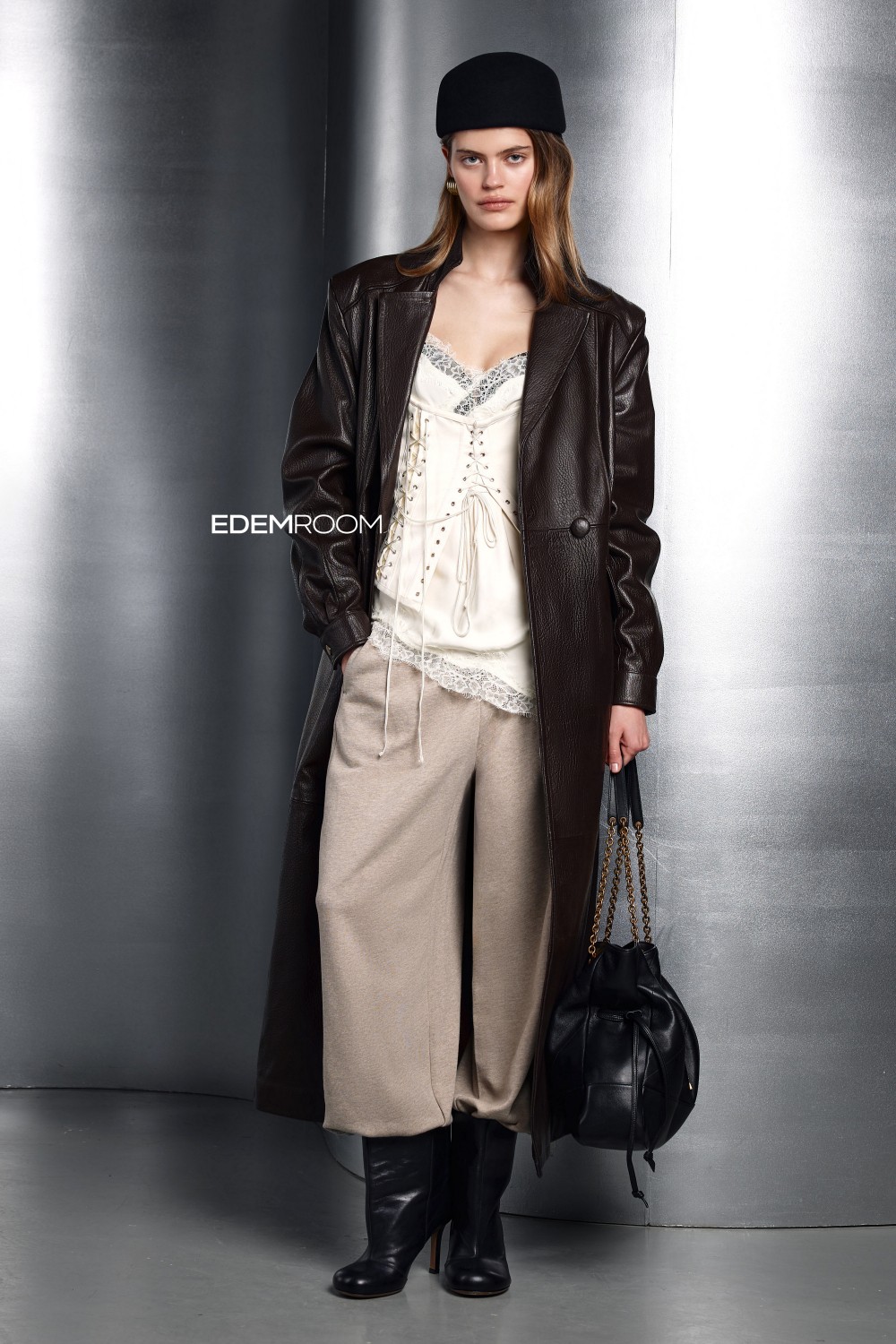 коричневый кожаный тренч