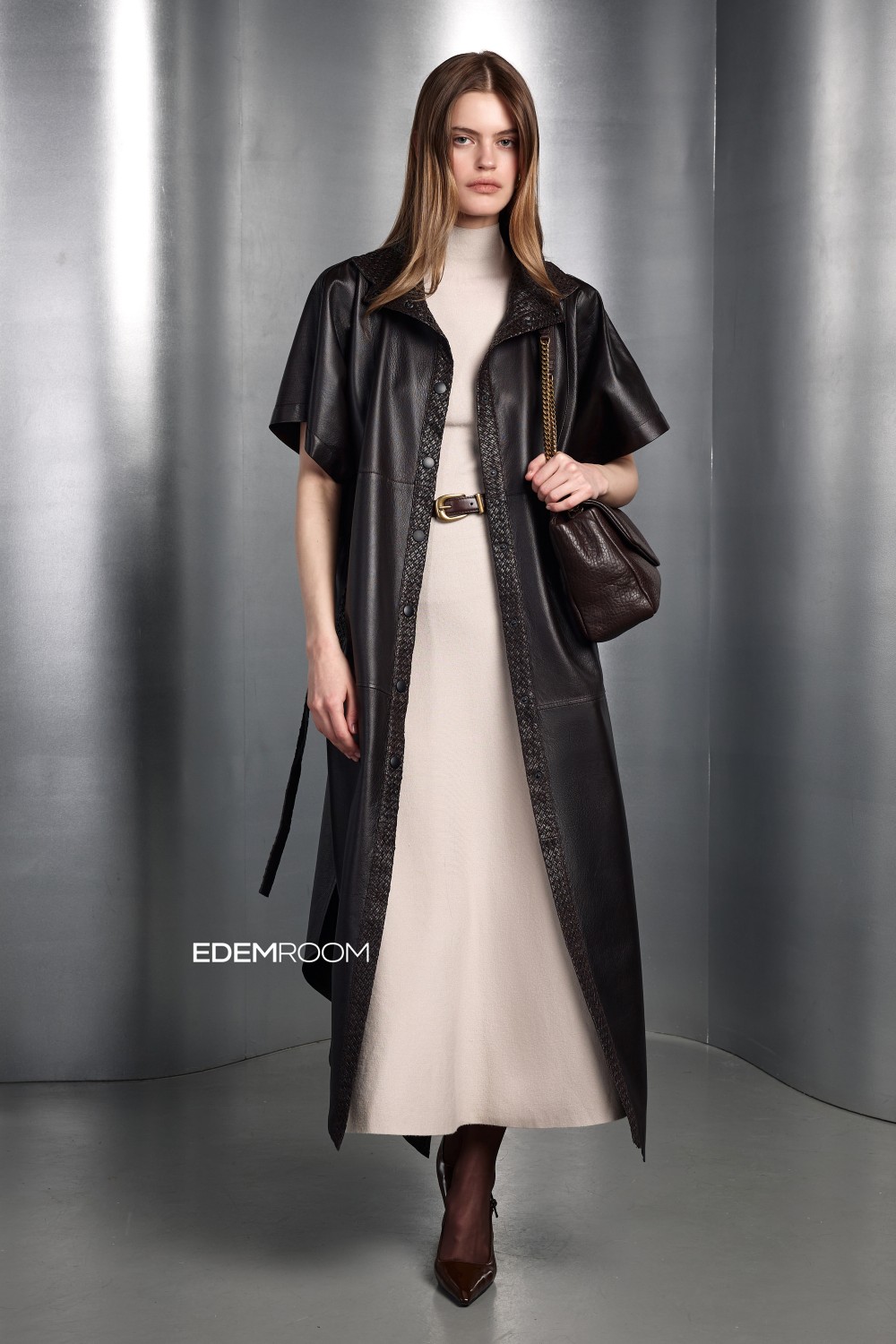 кожаный плащ рубашка