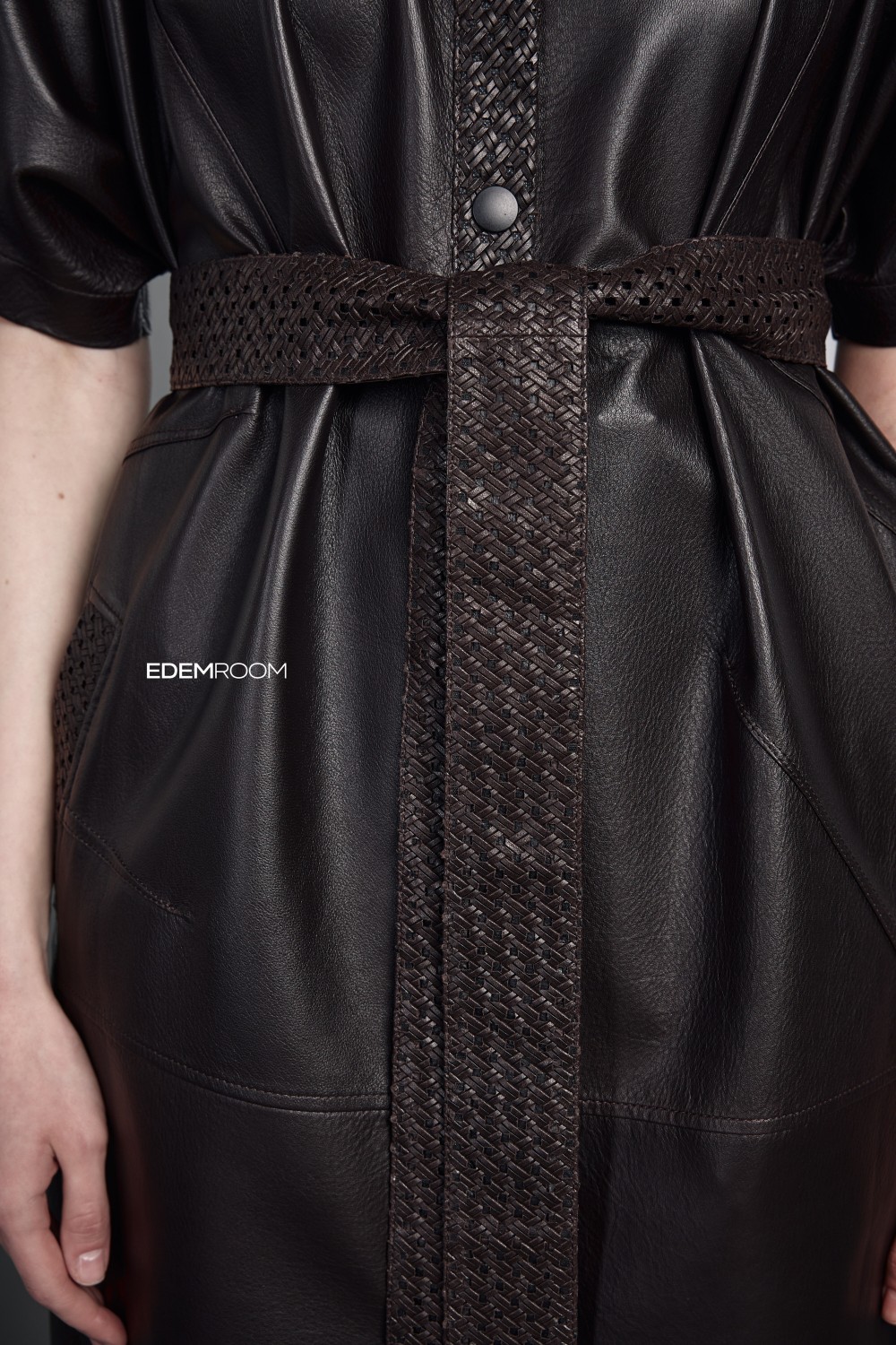 кожаный плащ рубашка