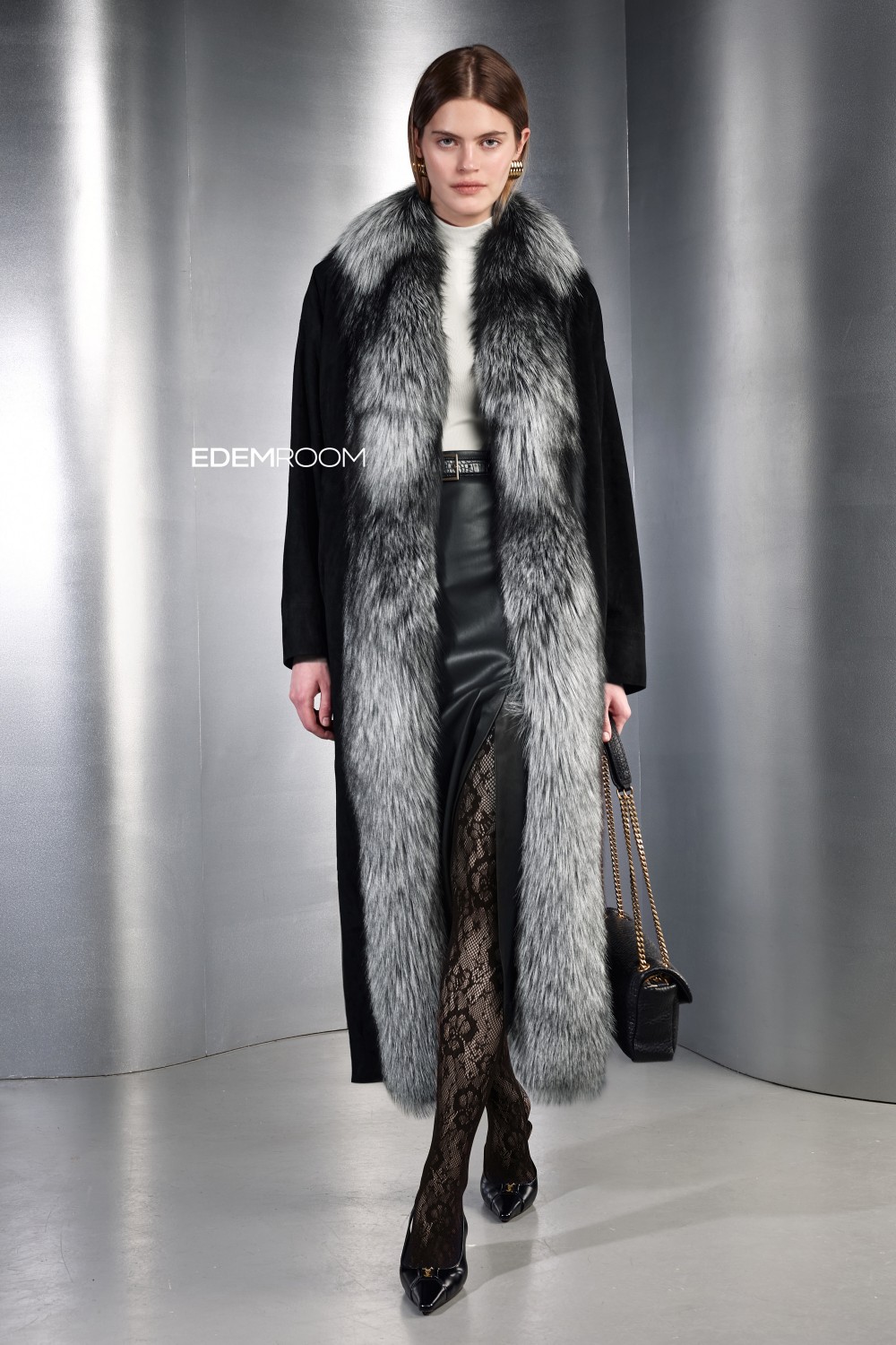 замшевое пальто с мехом чернобурки