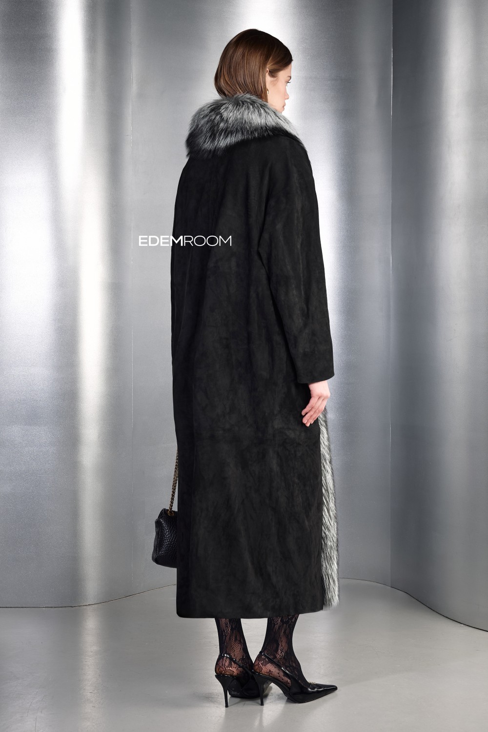 замшевое пальто с мехом чернобурки