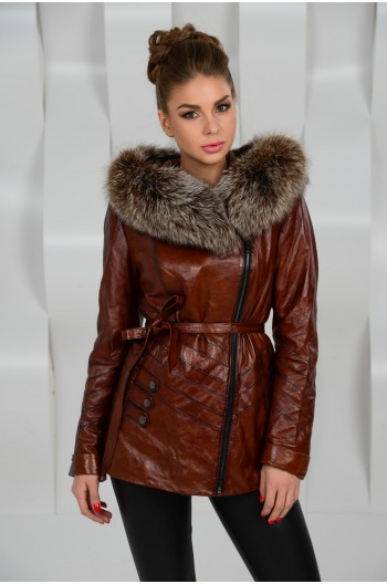 Удлинённая коричневая куртка с мехом