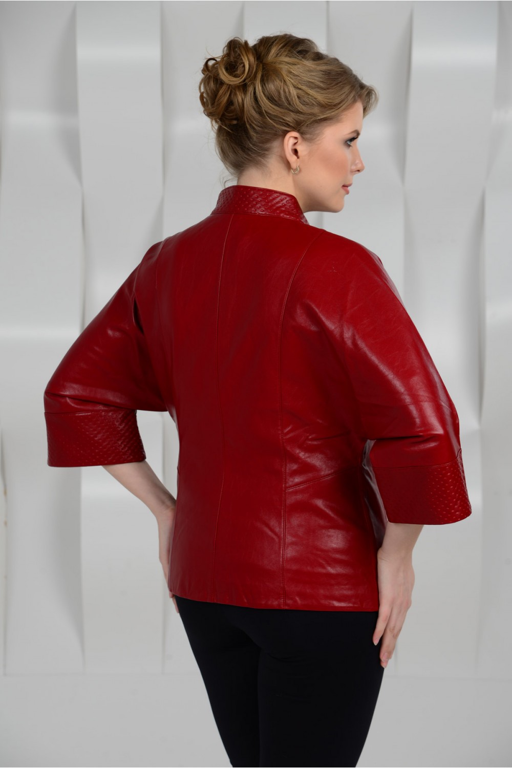Красная куртка из эко-кожи на большие размеры