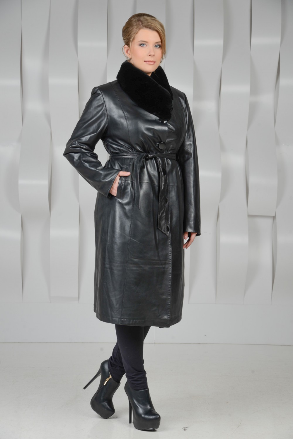 Женское кожаное пальто с мехом