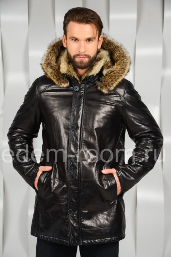 Модная кожаная куртка с подкладкой из меха волка
