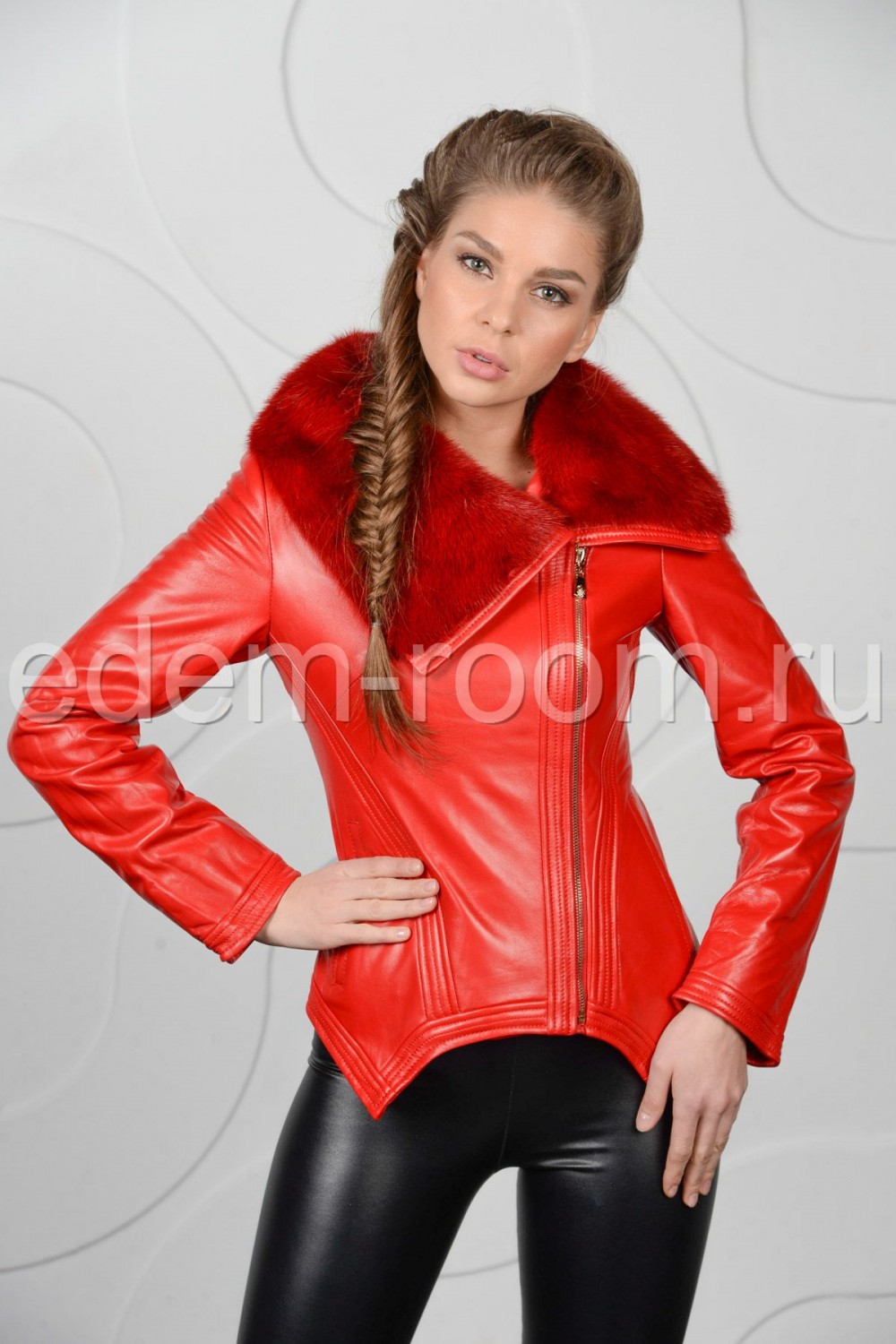 Красная демисезонная куртка