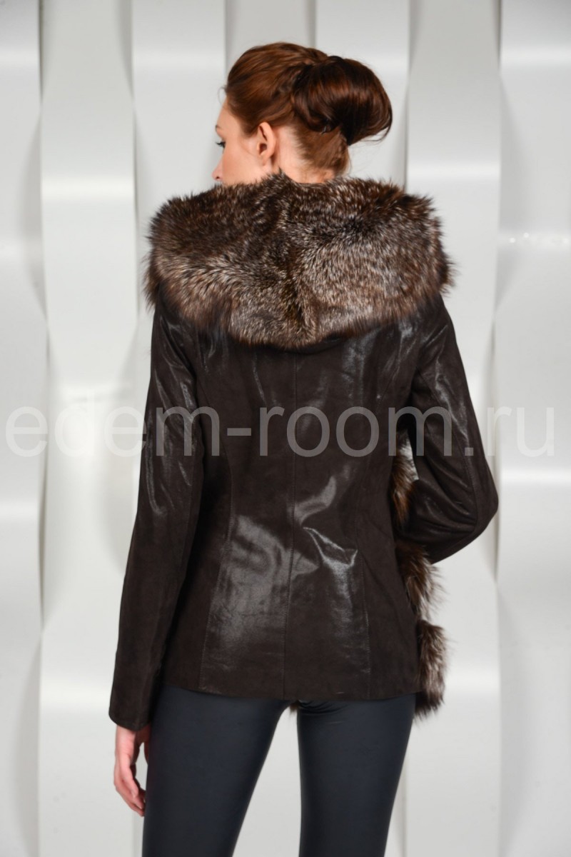 Осенняя куртка отороченная мехом чернобурки