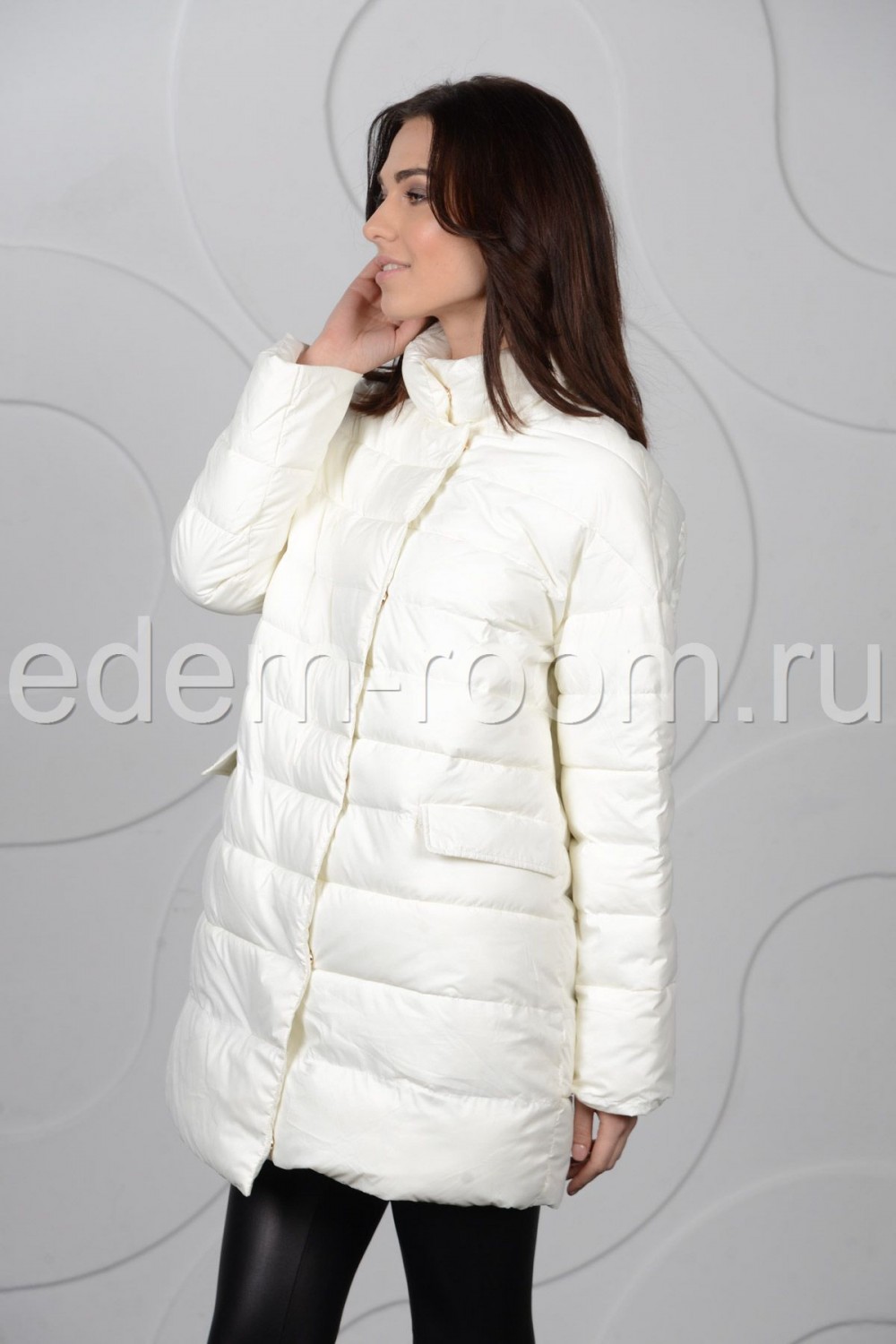 Демисезонная белая куртка