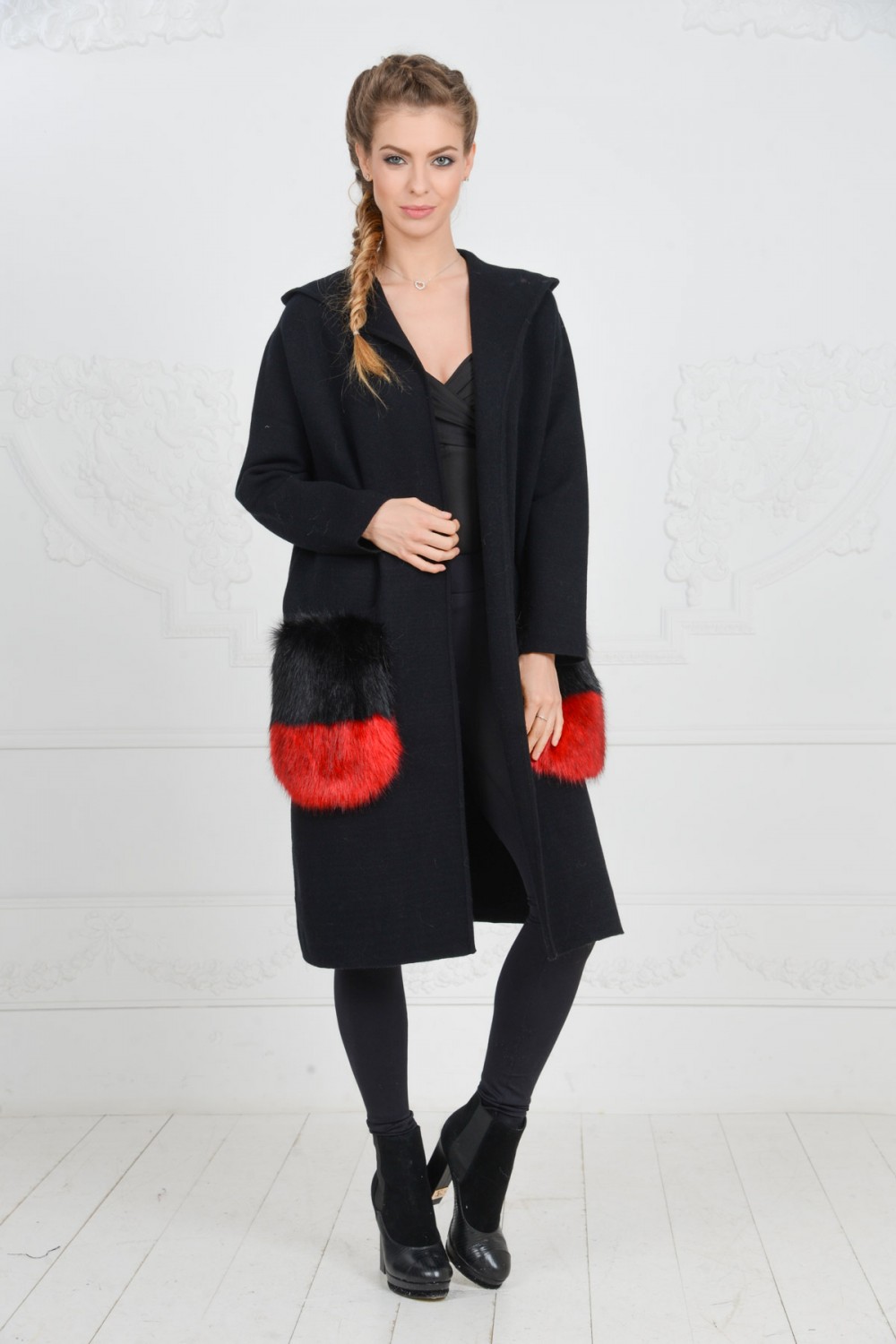 Чёрное пальто с меховыми карманами