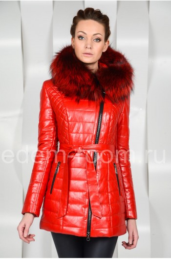 Красная куртка из эко-кожи
