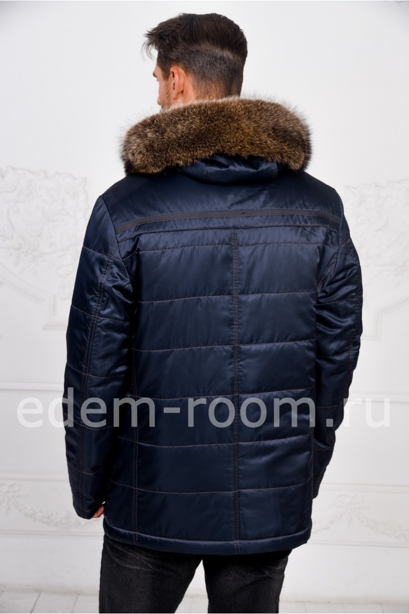 Зимняя куртка с меховым капюшоном
