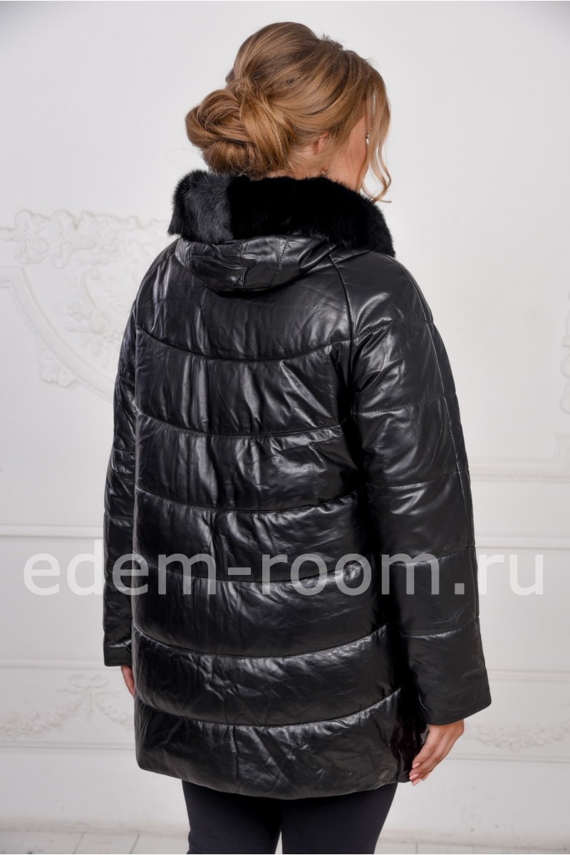 Зимняя кожаная куртка с меховым воротником
