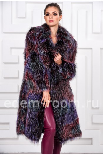 Модное меховое пальто из лисы