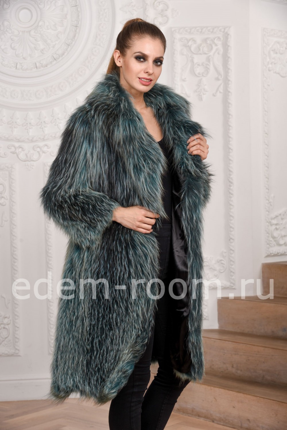 Модное вязаное пальто из меха лисы
