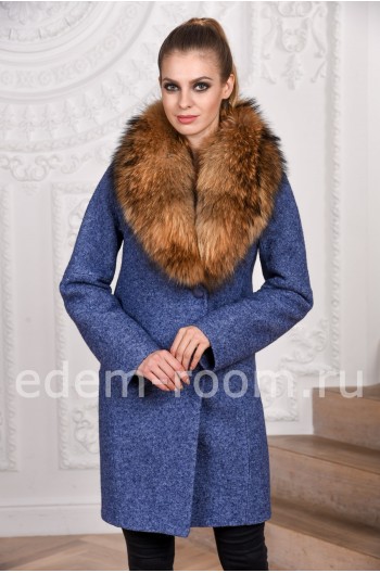Зимнее пальто с мехом енота