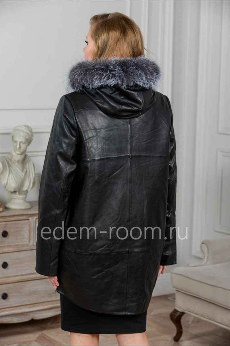 Утеплённая кожаная куртка с меховым капюшоном