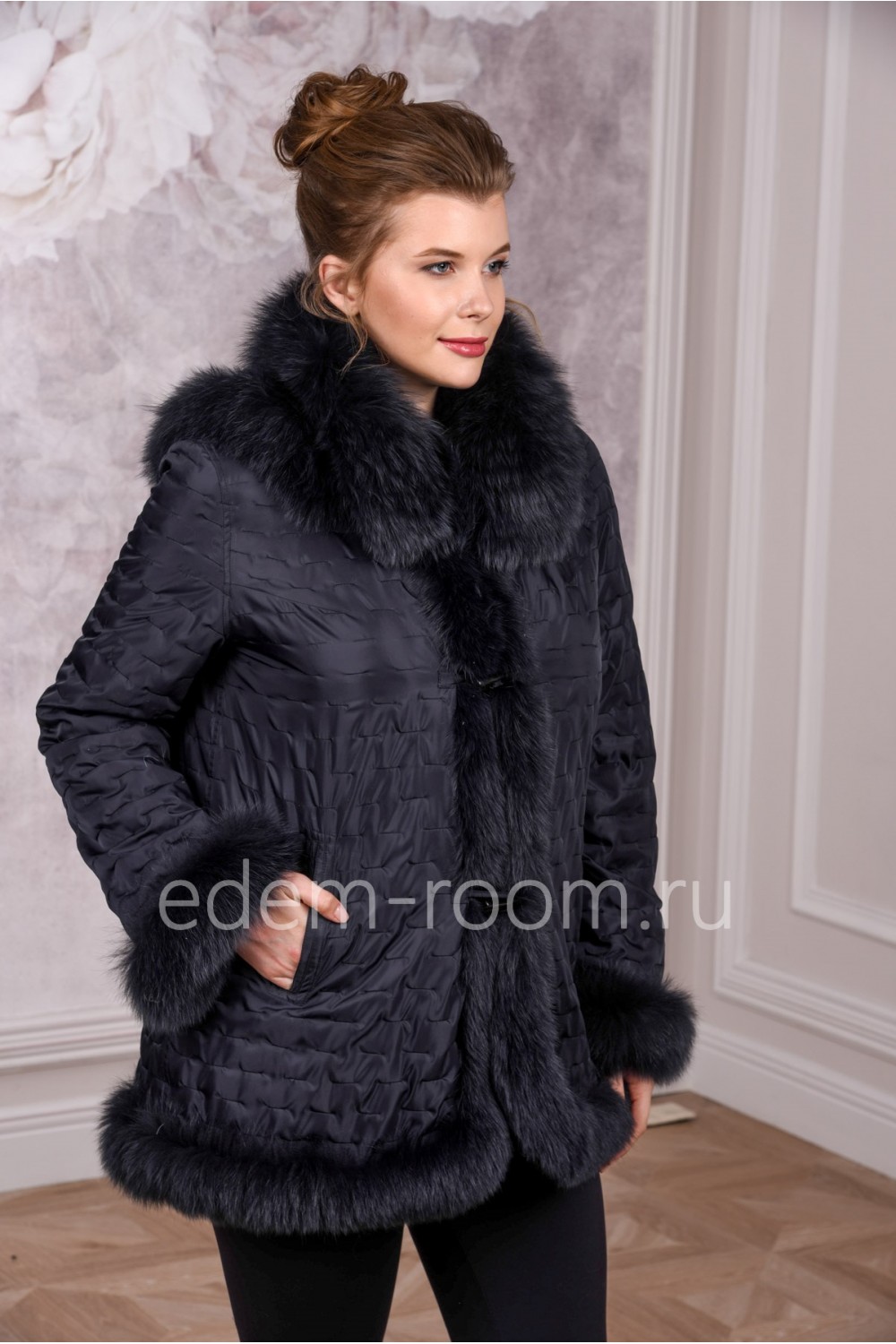 Женское меховое пальто из лисы