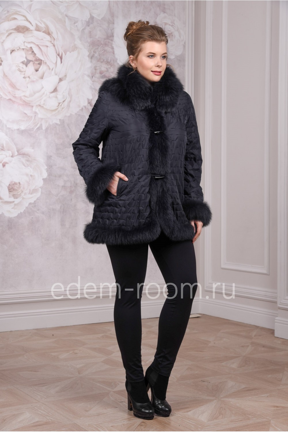 Женское меховое пальто из лисы