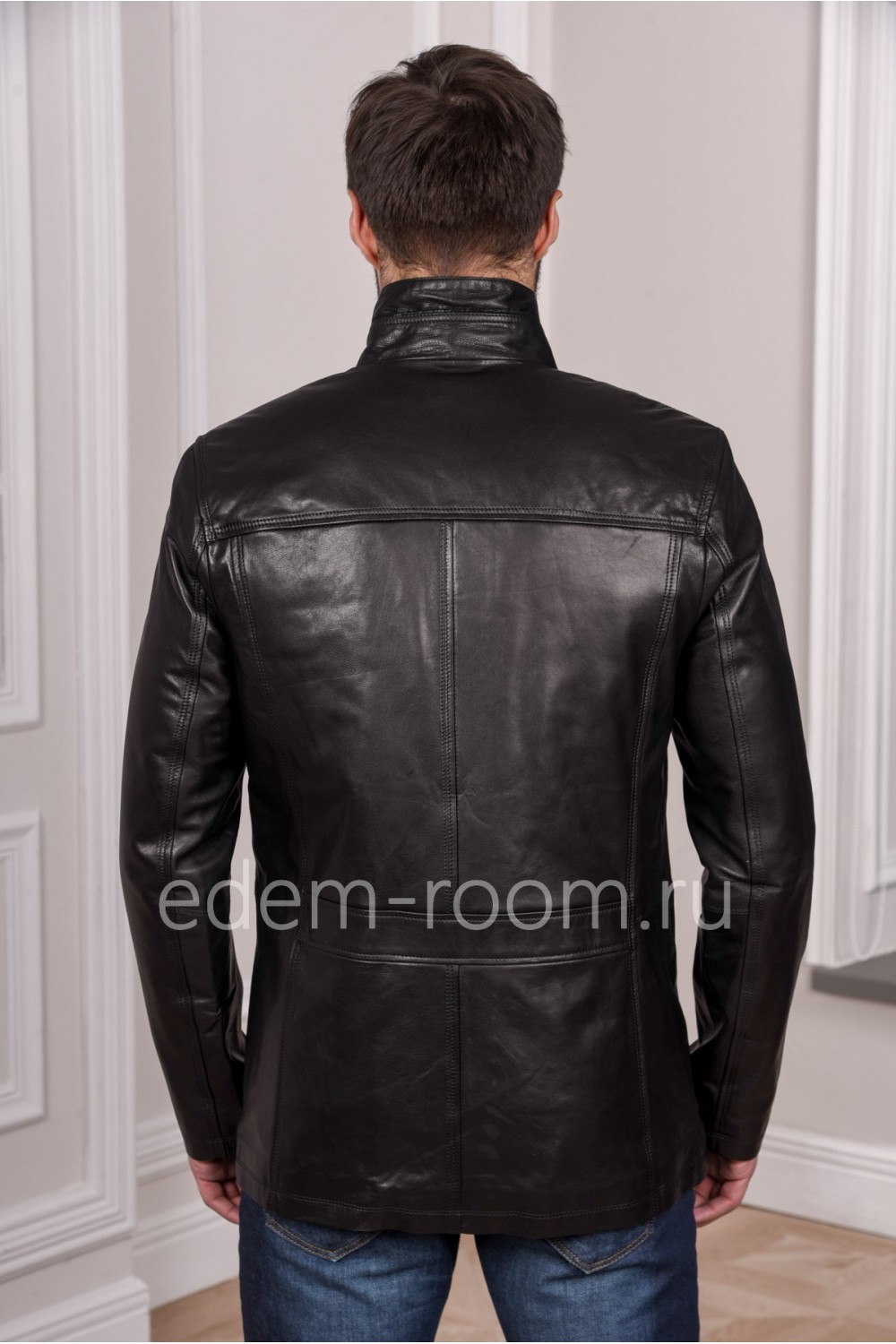 Мужская кожаная куртка из натуральной кожи черного цвета