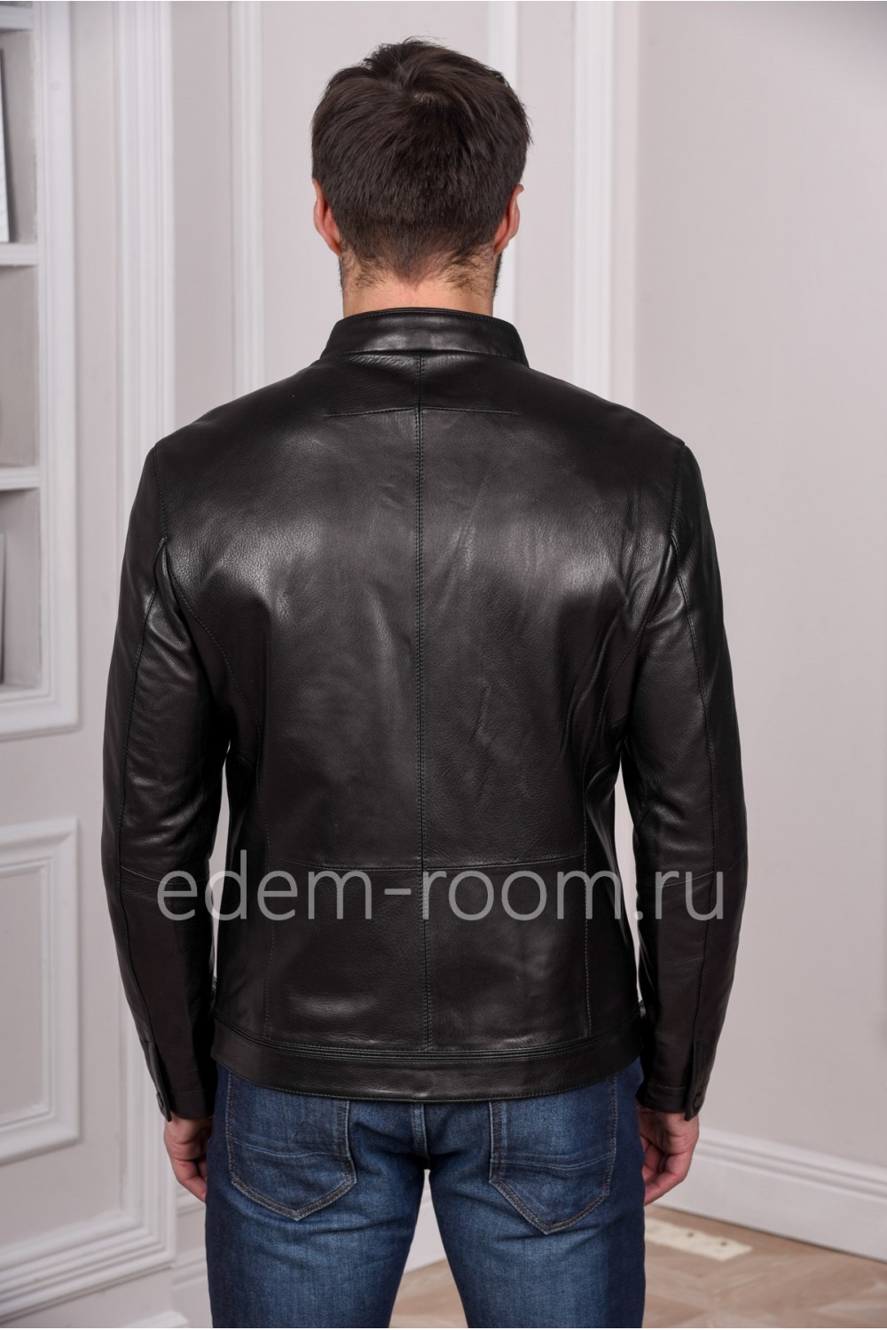 Мужская кожаная куртка из натуральной кожи черного цвета