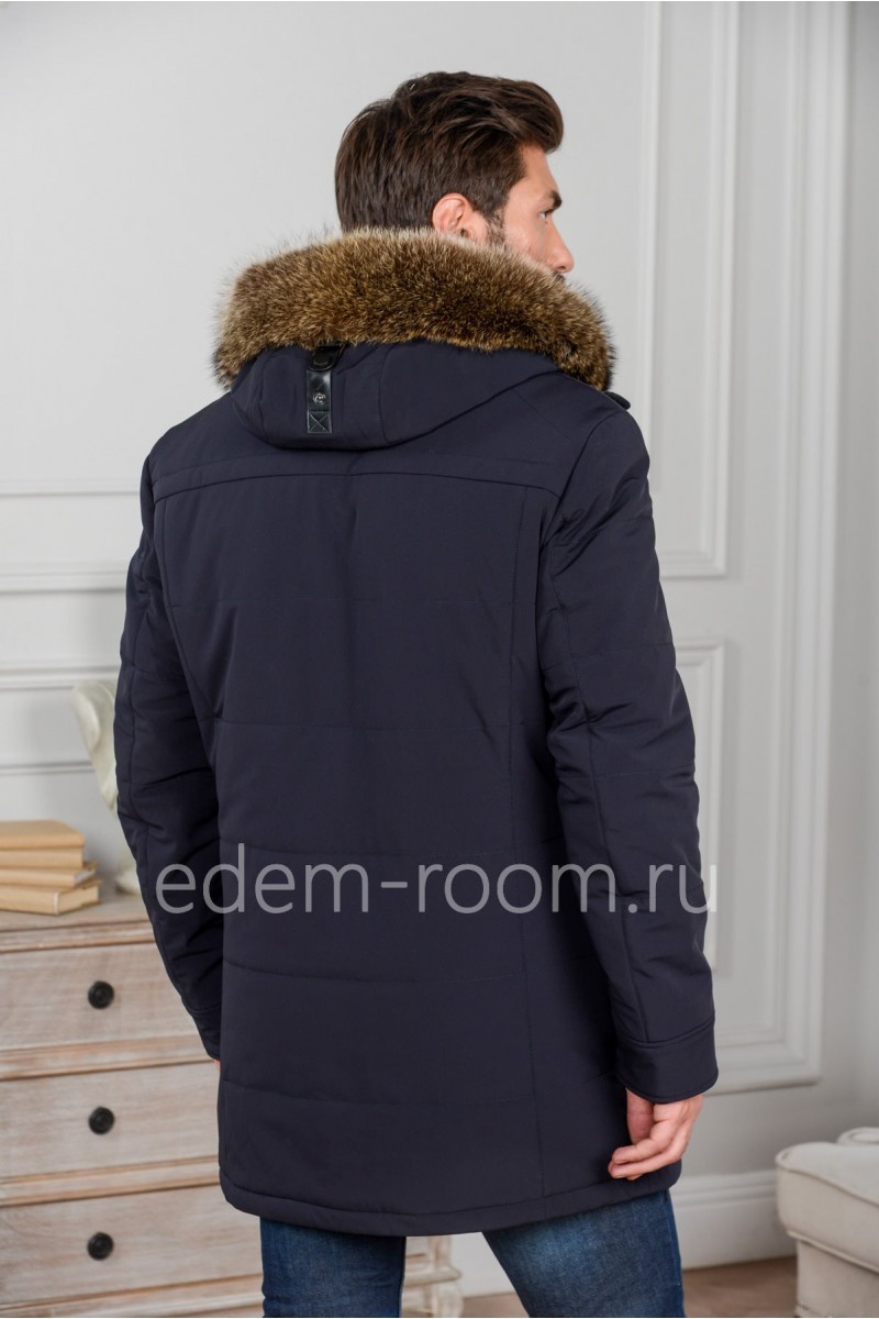 Зимняя куртка с капюшоном из меха 