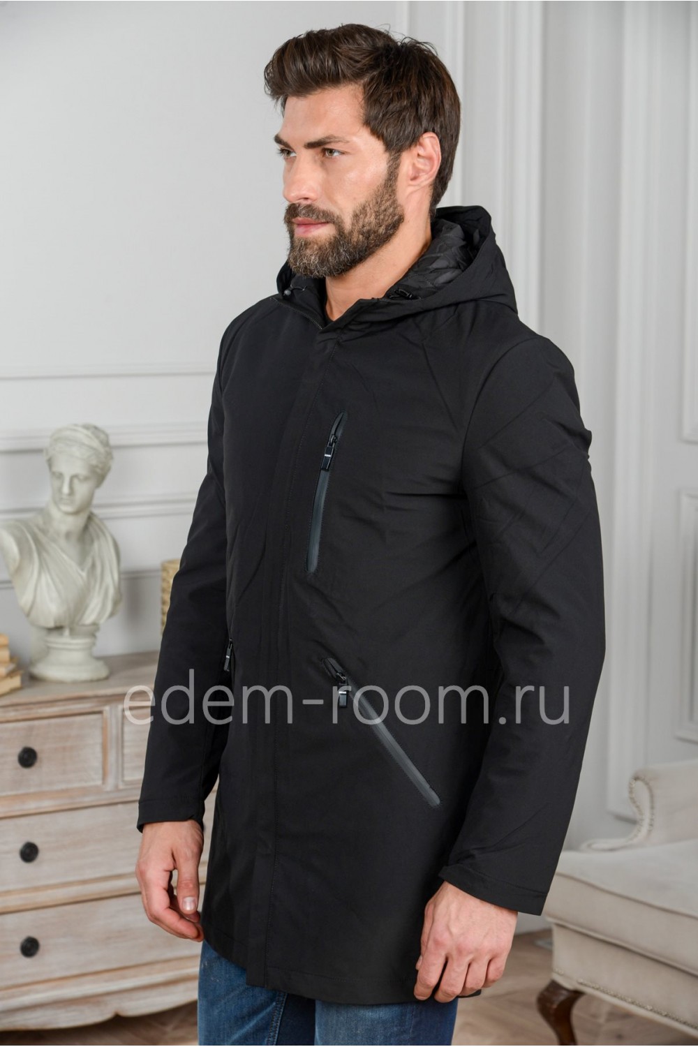 Чёрная мужская куртка с капюшоном