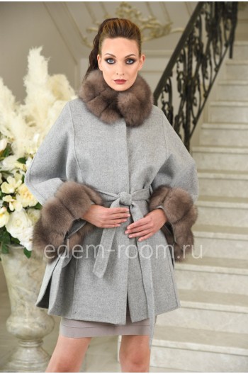 Элегантное шерстяное пальто с мехом финского песца осенне - весеннее