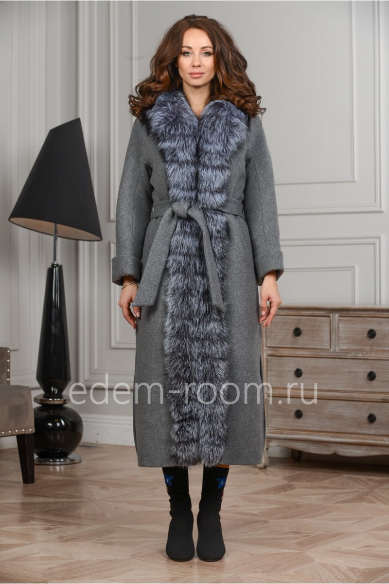 Удлинённое зимнее пальто с мехом