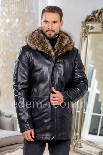 Зимняя кожаная куртка  с мехом енота