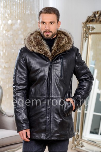 Зимняя кожаная куртка  с мехом енота