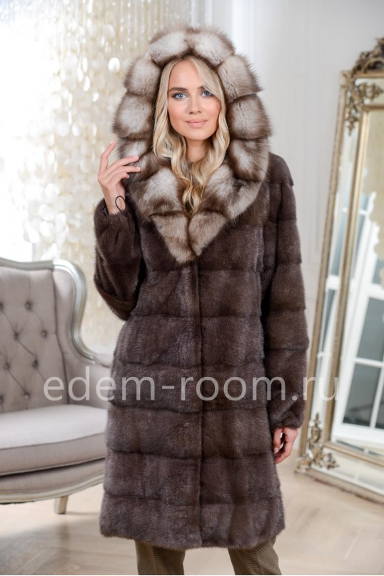 Норковая шуба с капюшоном из меха куницы