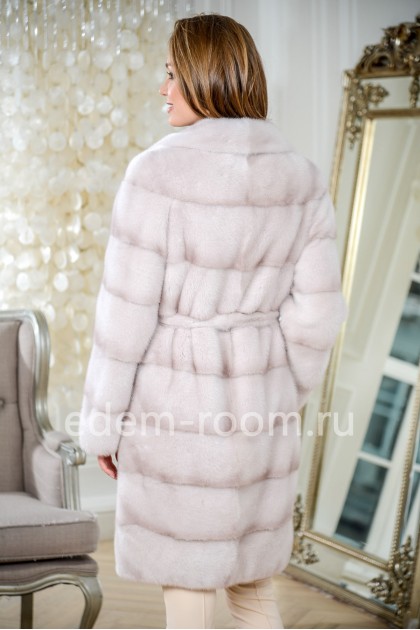 Шубка из норки под пояс с английским воротником Шубка из норки под пояс с английским воротником