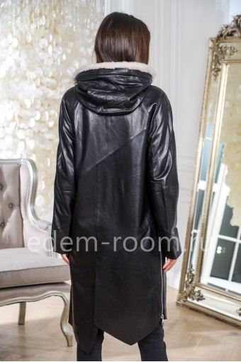 Демисезонное кожаное пальто для женщин