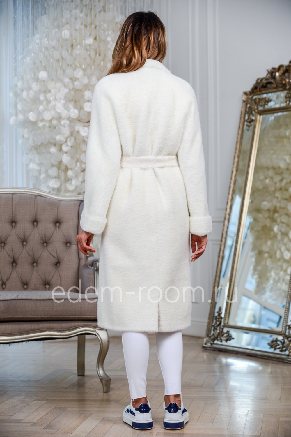 Белое пальто из шерсти