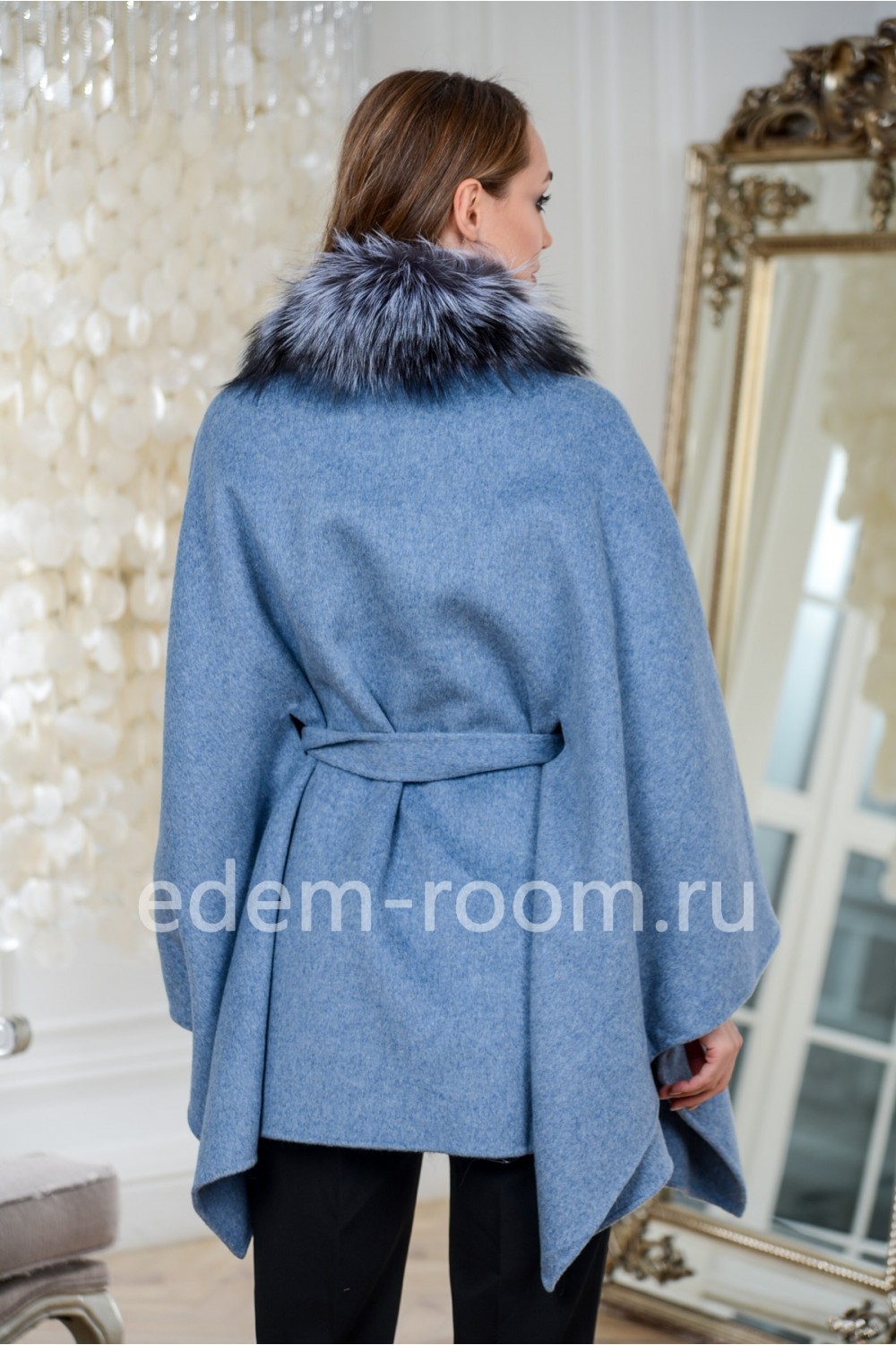 Пальто - пончо отороченное мехом чернобурки