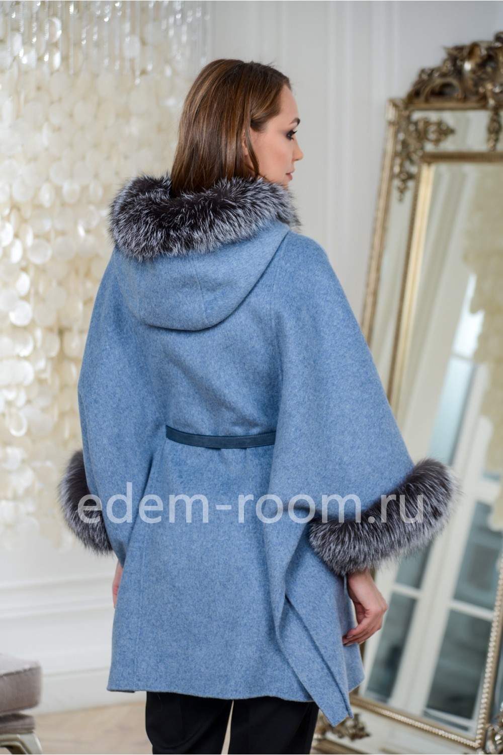 Пальто с мехом для женщин