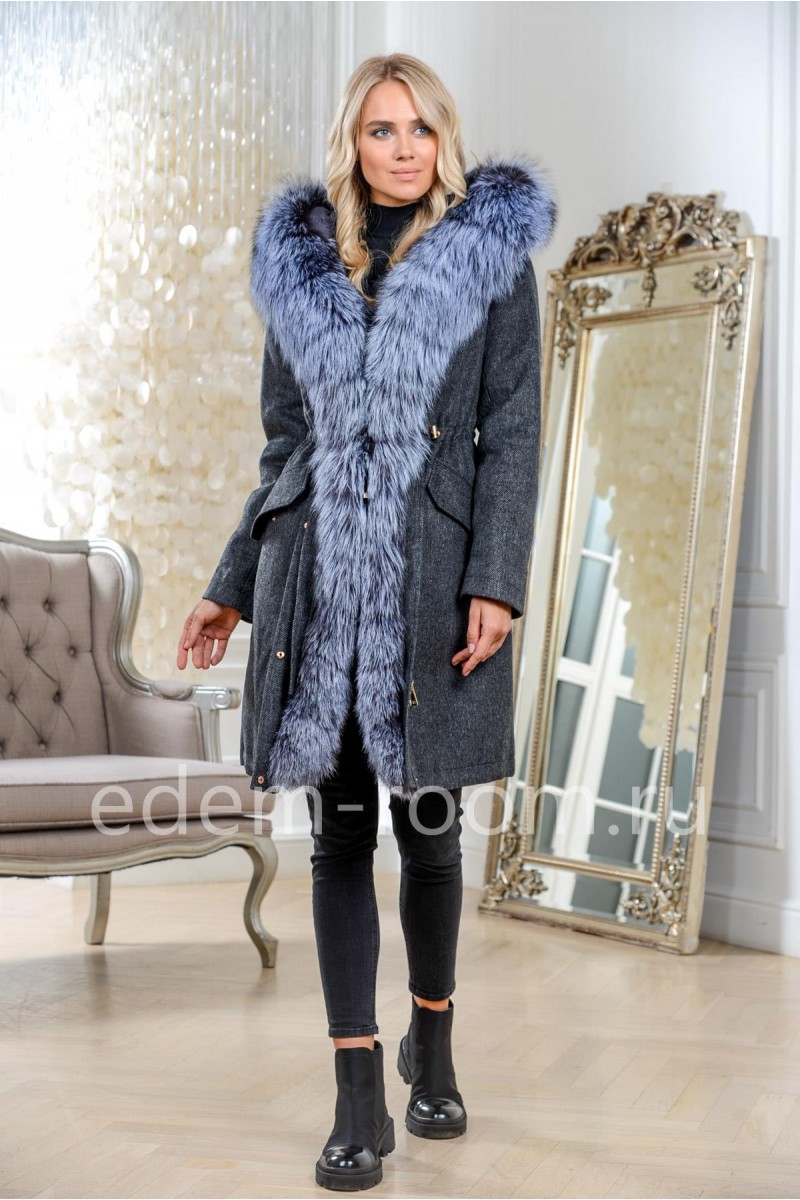 Парка - пальто украшенная мехом лисы чернобурки