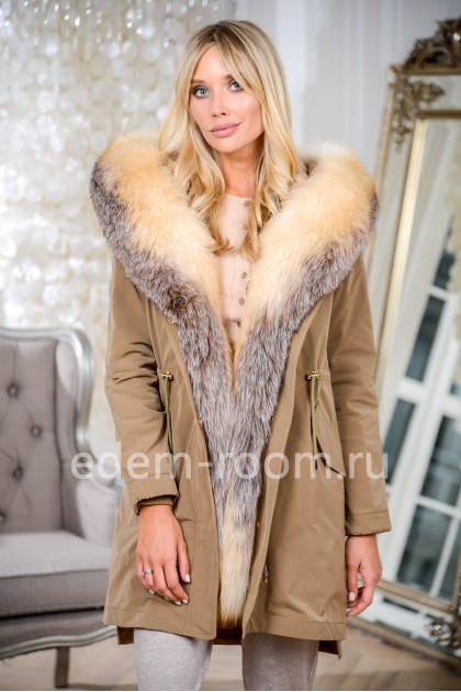 Женская парка с лисьем мехом