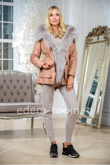 Укороченная парка-куртка на зиму с капюшоном на меху